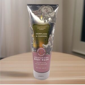 Bath & Body Works Body Wash- Snowflakes & Cashmere (10 fl oz)